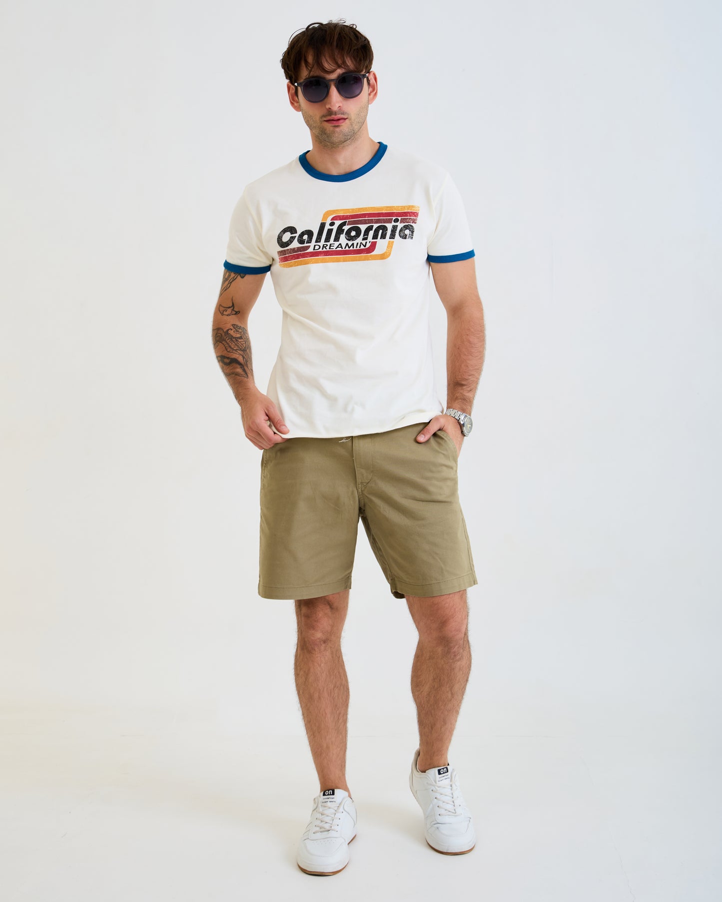 Vintage Unisex T-Shirt – California Dreamin Graphic – Retro Ringer Style – Off-White