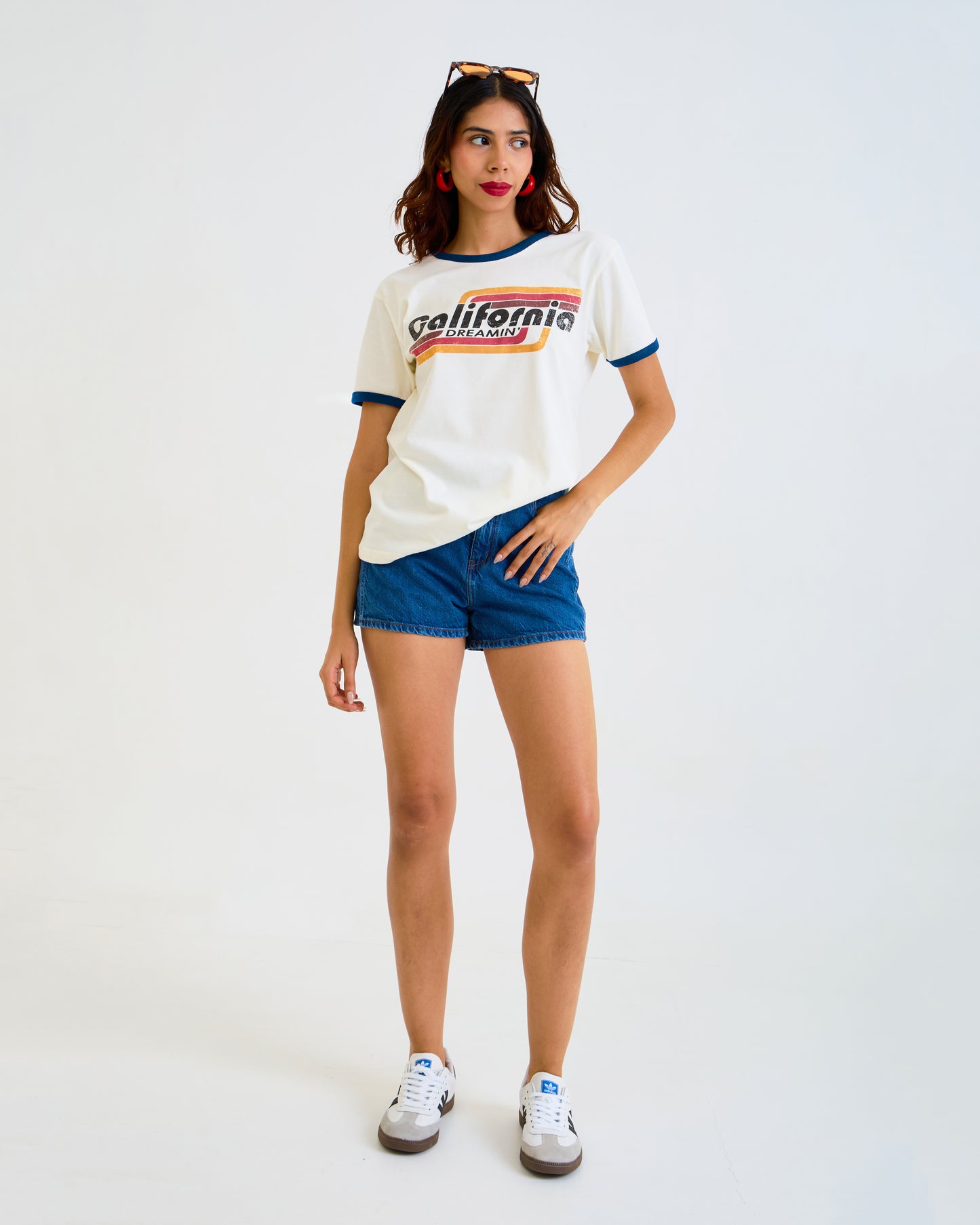 Vintage Unisex T-Shirt – California Dreamin Graphic – Retro Ringer Style – Off-White