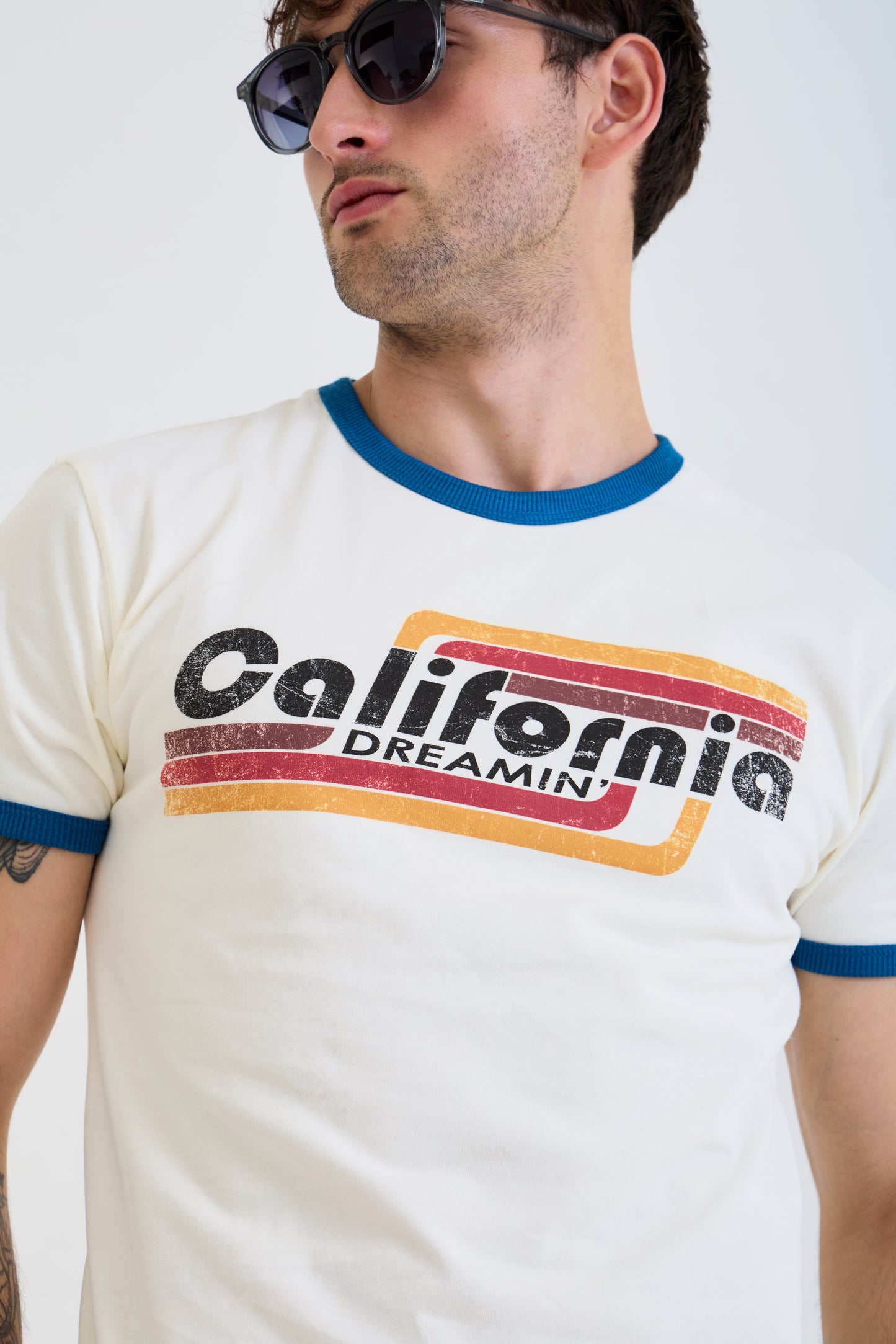 Vintage Unisex T-Shirt – California Dreamin Graphic – Retro Ringer Style – Off-White