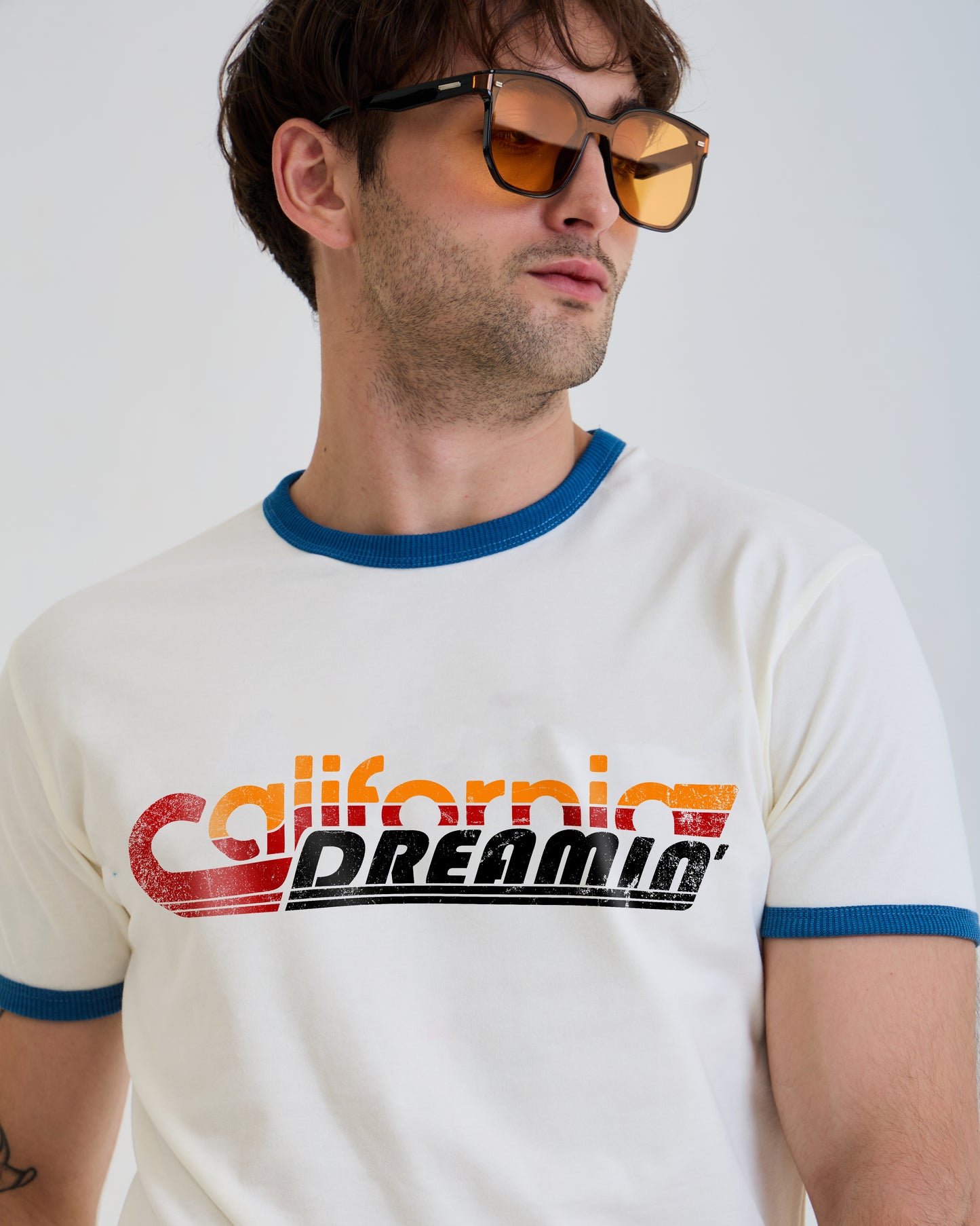 Vintage Unisex T-Shirt – California Dreamin Graphic – Retro Ringer Style – Off-White