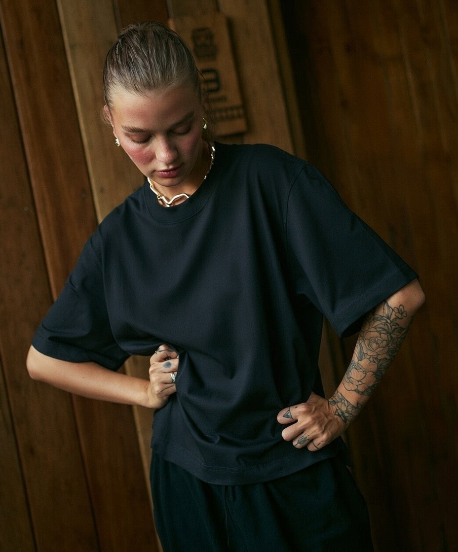 Vintage Oversized Cropped T-Shirt – Unisex Retro Black Tee – Boxy Fit