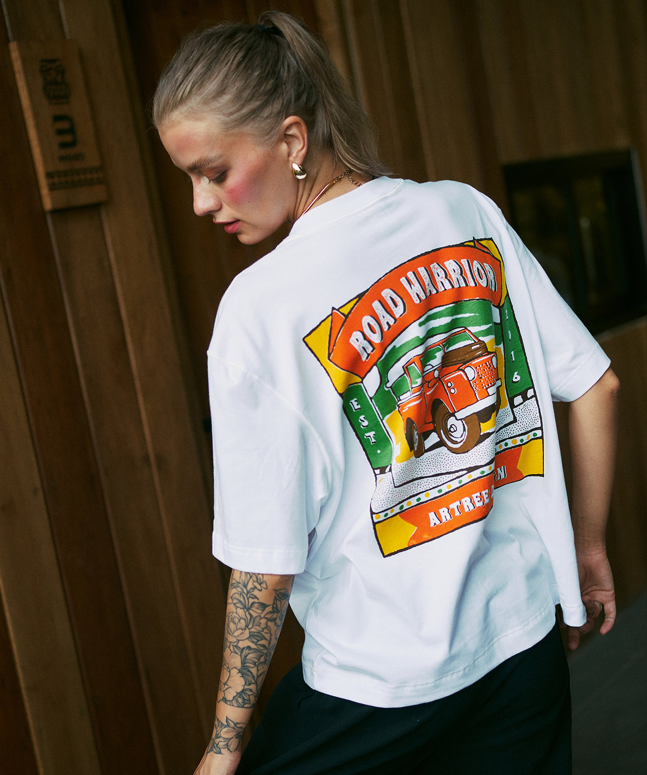 Oversized cropped white t-shirt with bold vintage Land Rover car graphic – Road Warrior by Artree Design