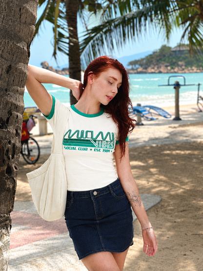 Miami Vibes Fitted Ringer Tee für Damen Off-White